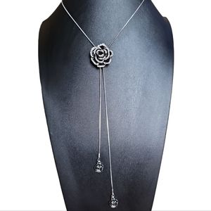 Adjustable Silver Tone Flower Necklace